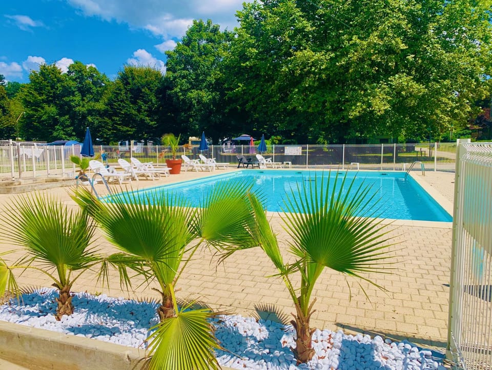 Spring, Swimming pool, sunbed