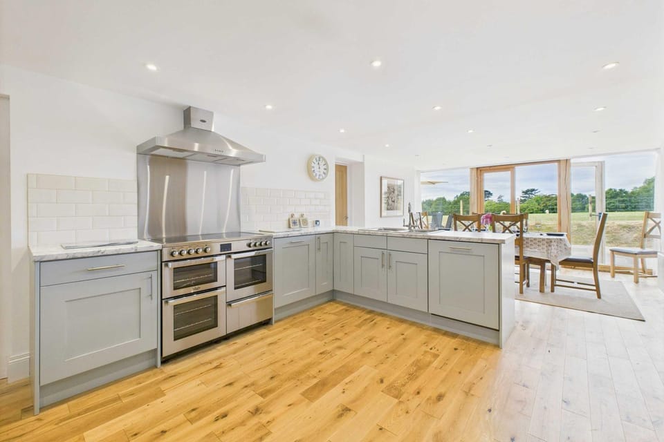Kitchen or kitchenette, Dining area, dishwasher, oven, stove