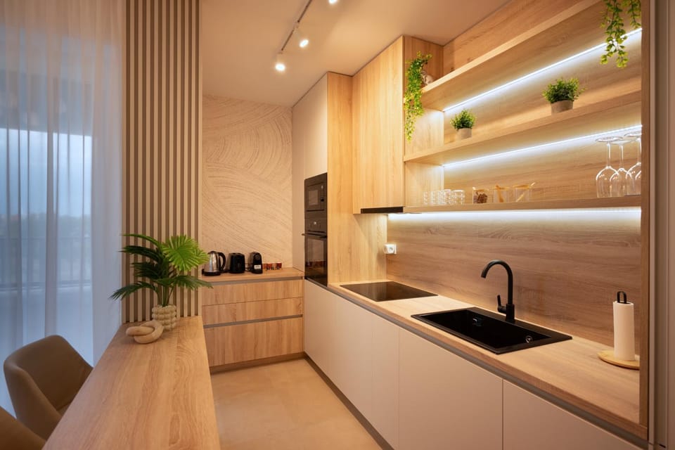 Kitchen or kitchenette, minibar, stove