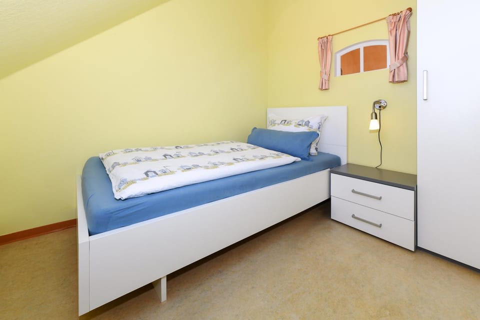 Bed, Bedroom, wardrobe
