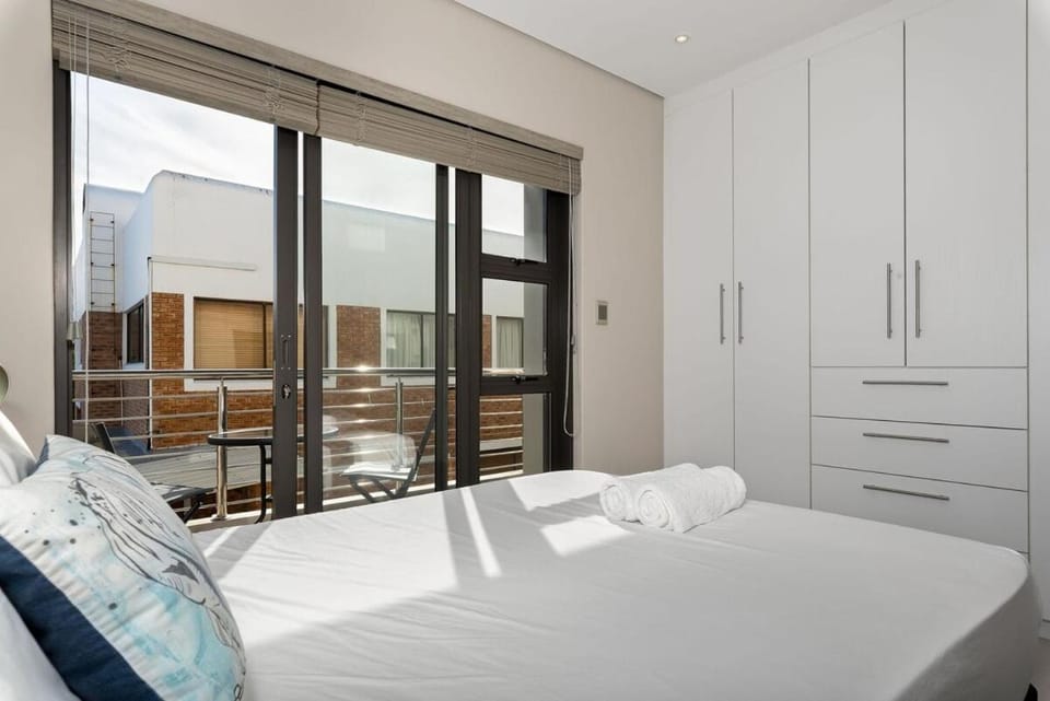 Bed, Living room, Photo of the whole room, Bedroom