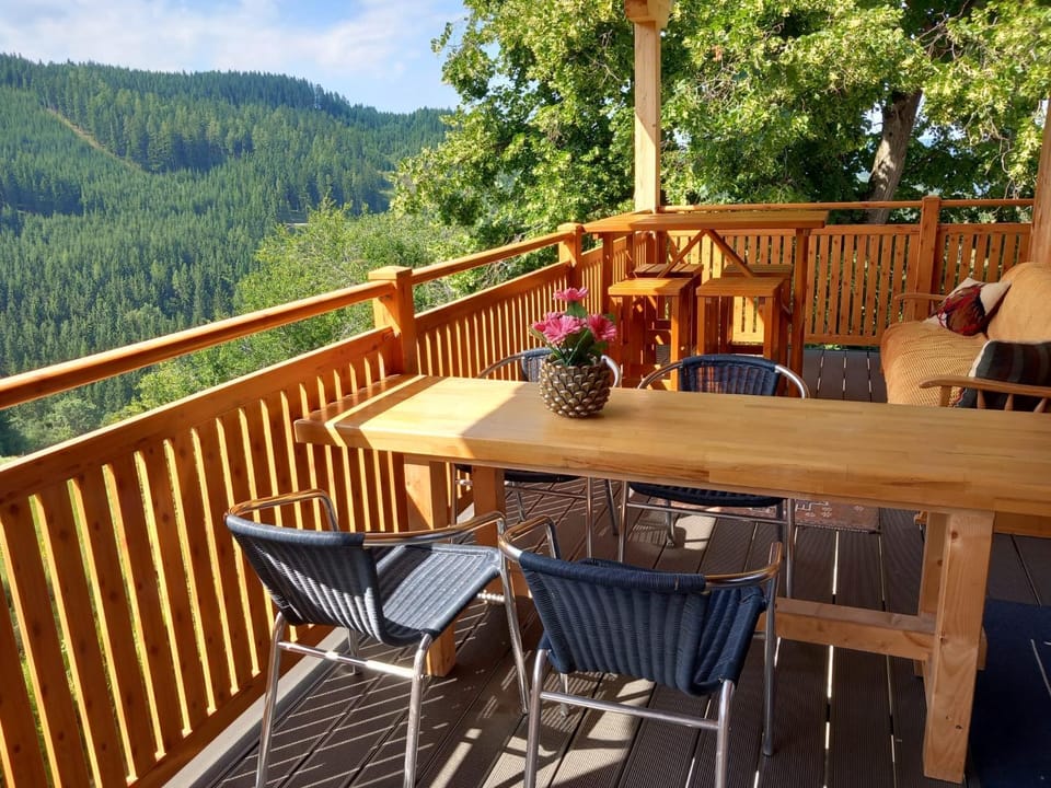 Spring, Day, Natural landscape, View (from property/room), Balcony/Terrace, Dining area, Mountain view