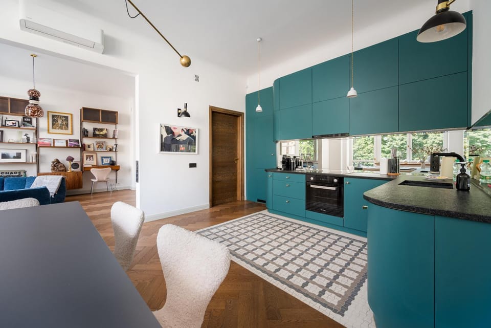 Kitchen or kitchenette, Living room, Seating area, Dining area, stove
