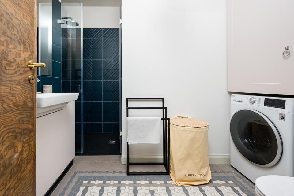 Toilet, Bathroom, towels, washing machine