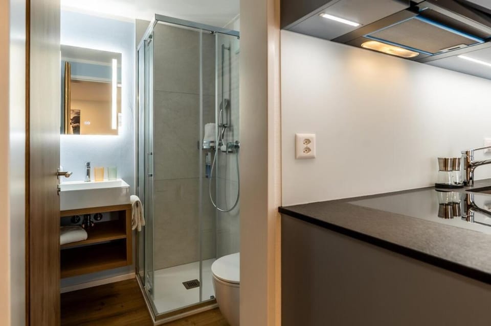 Shower, Bathroom, towels