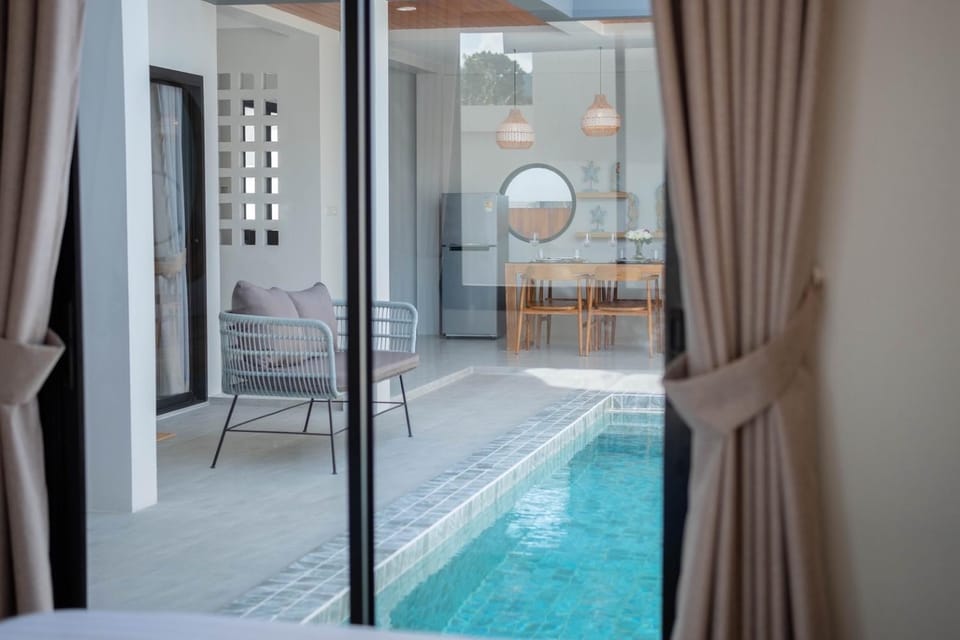 Pool view, Swimming pool, sunbed