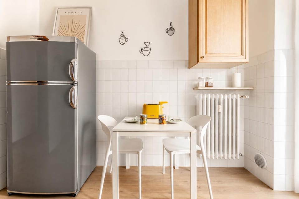 Coffee/tea facilities, Kitchen or kitchenette, heating, microwave, oven, stove, toaster, washing machine, kitchen