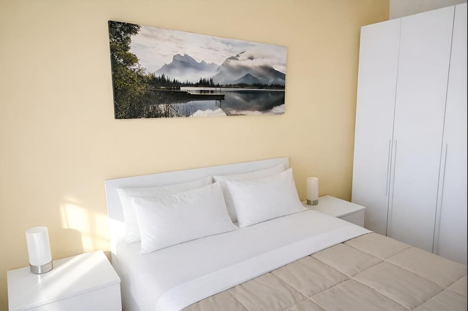 Bed, Balcony/Terrace, wardrobe