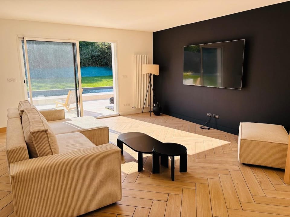 Évasion à 2h de Paris avec piscine chauffée privée Villa in Centre-Val de Loire