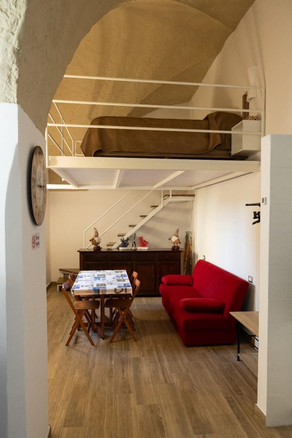 Seating area, Dining area