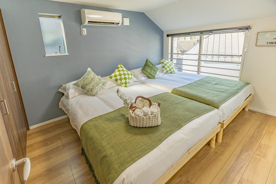 Photo of the whole room, Bedroom