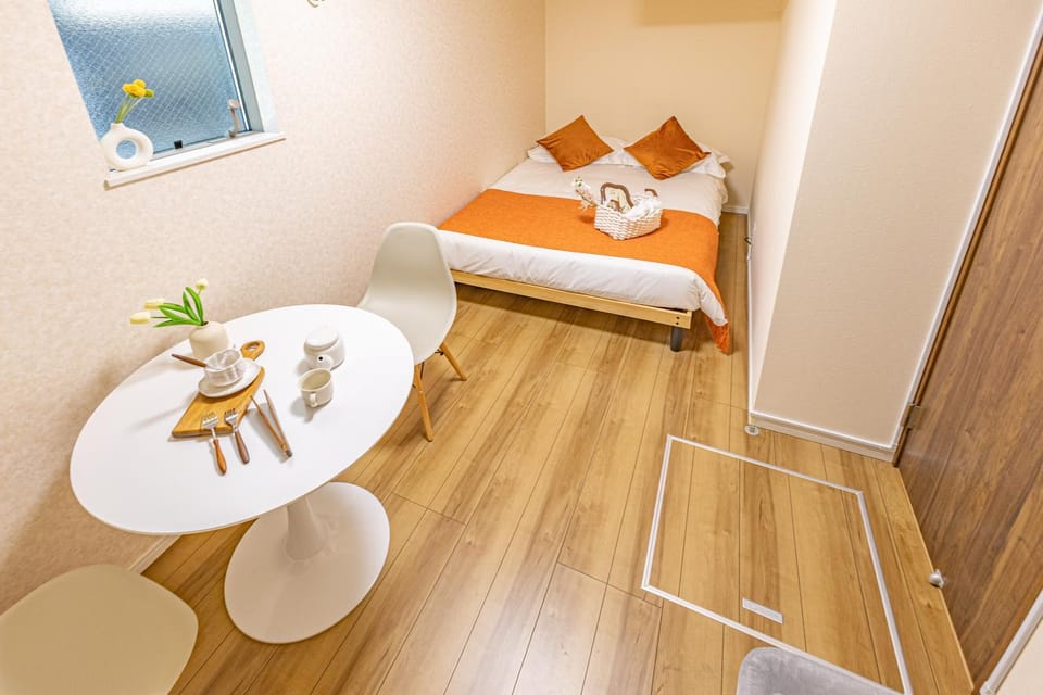 Photo of the whole room, Bedroom