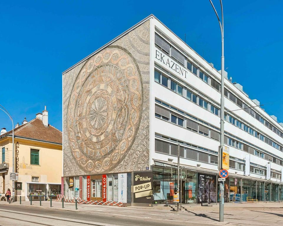 Property building, Neighbourhood
