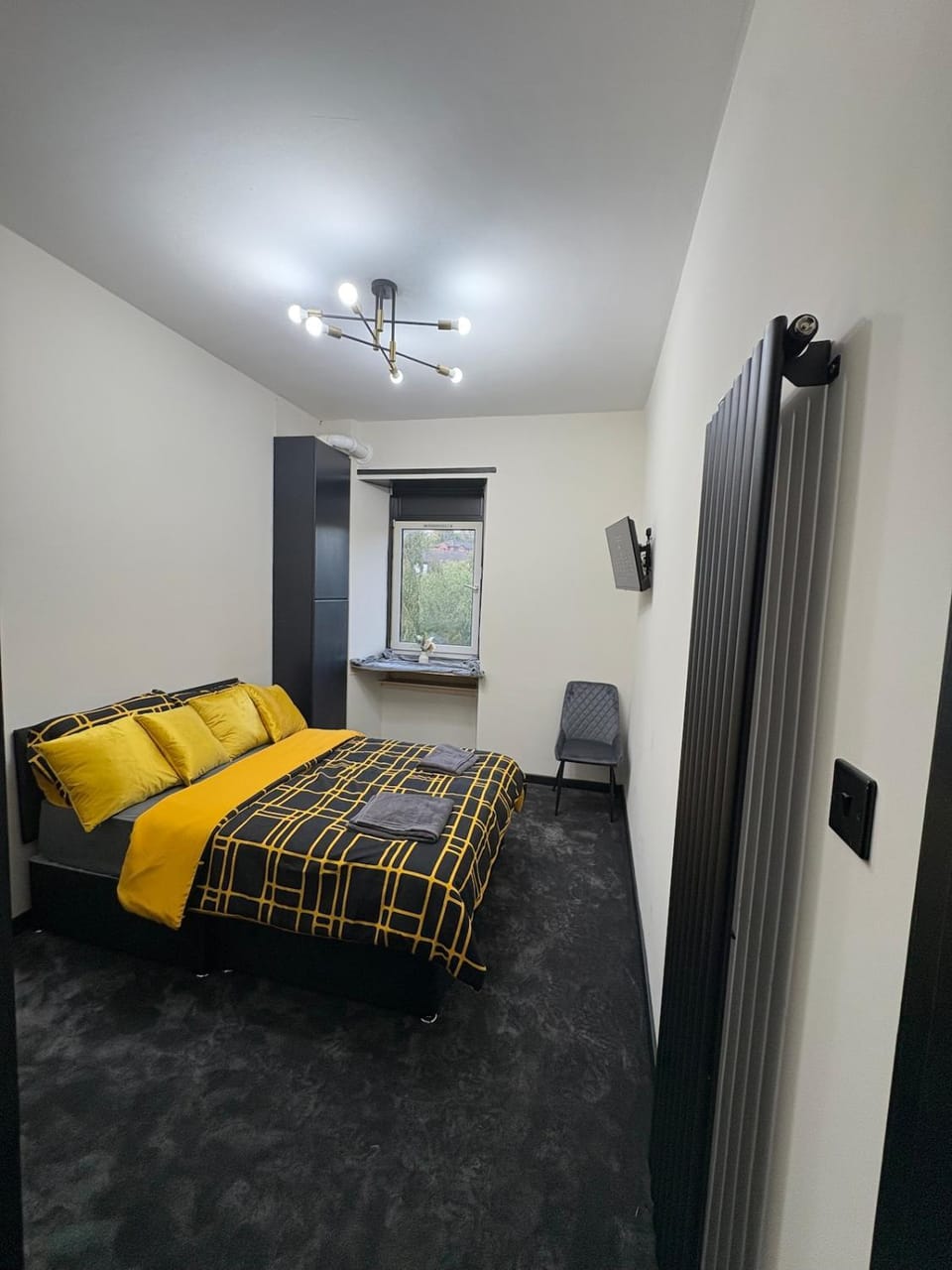 3BR Modernised Home Sleeps 8, Walking Distance to West End, Free Parking Apartment in Glasgow