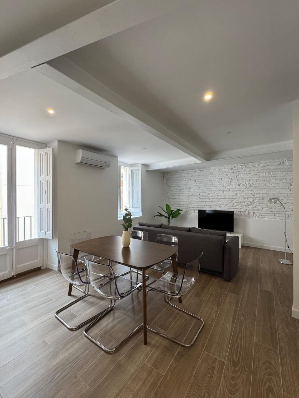 TV and multimedia, Dining area
