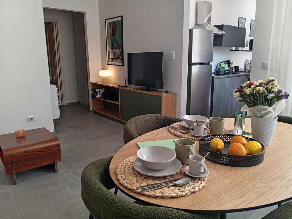 TV and multimedia, Living room, Seating area, Dining area