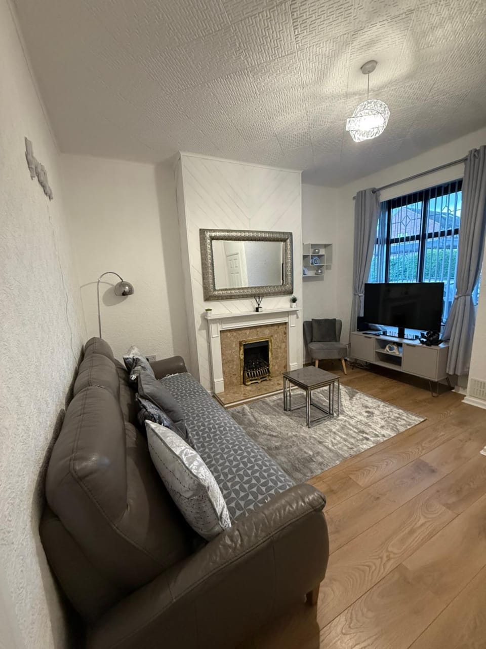 Cozee 2-bed in WV11 ideal for long work stays & relocation cls to New cross hospital M54&M6 House in Wolverhampton