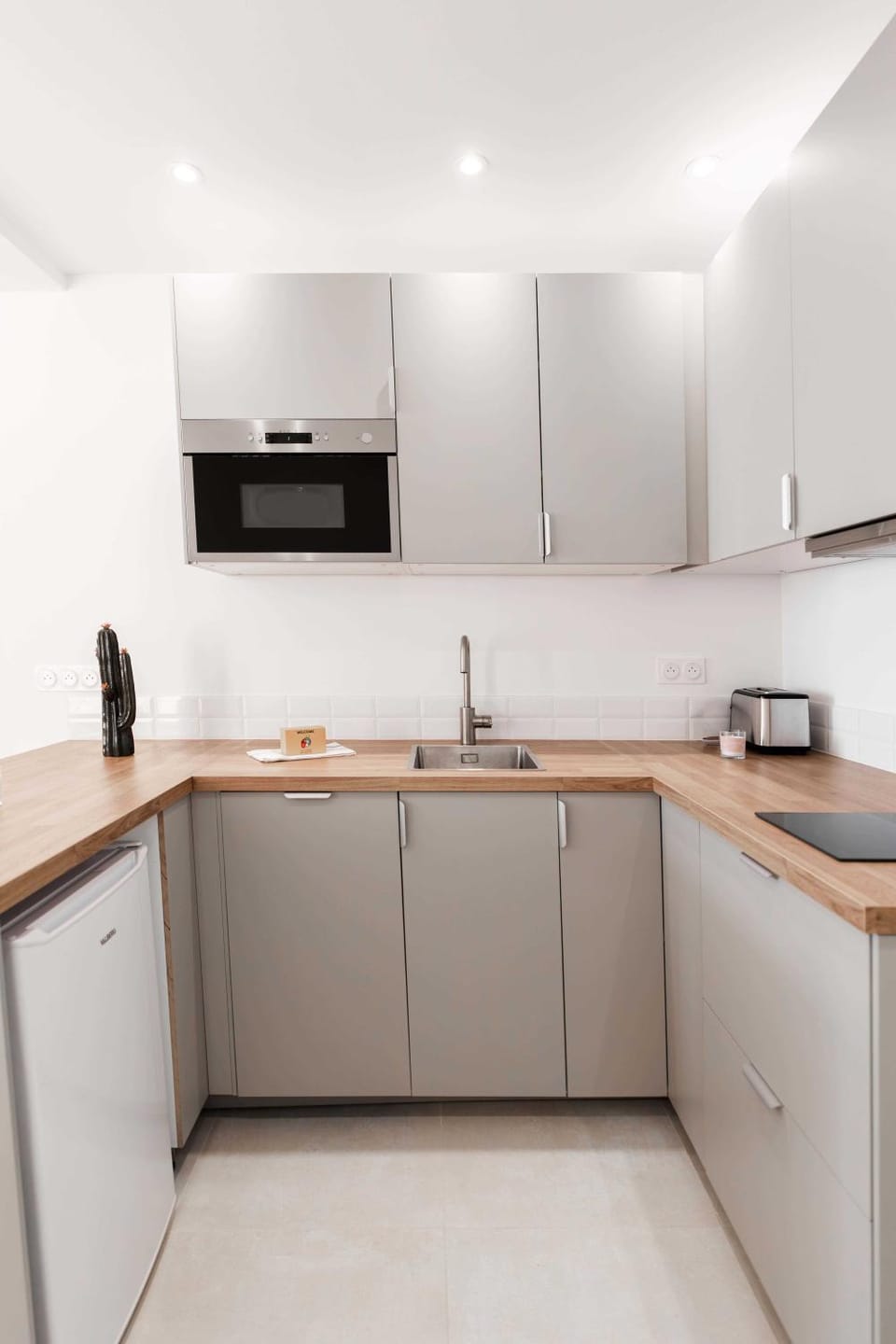 Kitchen or kitchenette