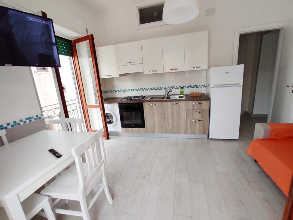 TV and multimedia, Kitchen or kitchenette, Living room, Dining area, oven, pet friendly, stove, washing machine