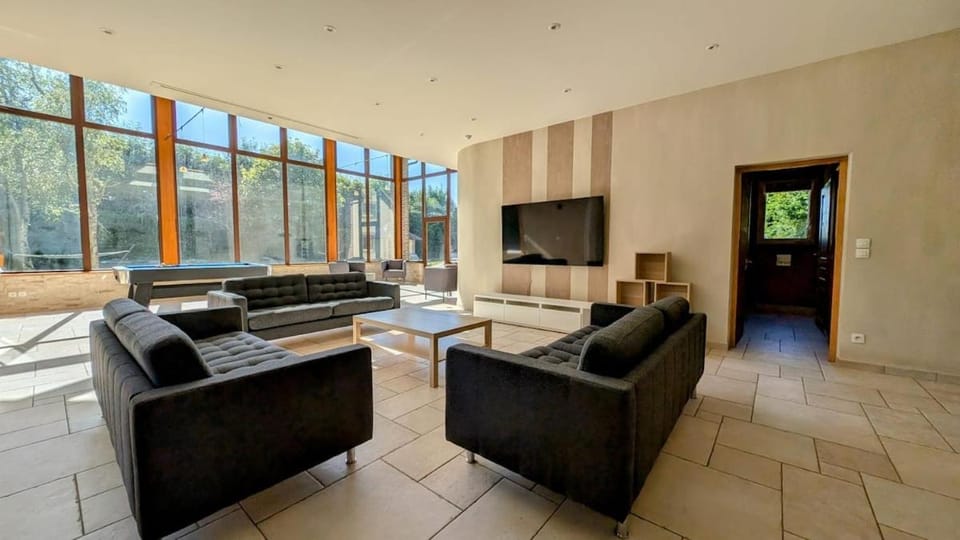 Communal lounge/ TV room, TV and multimedia, Living room