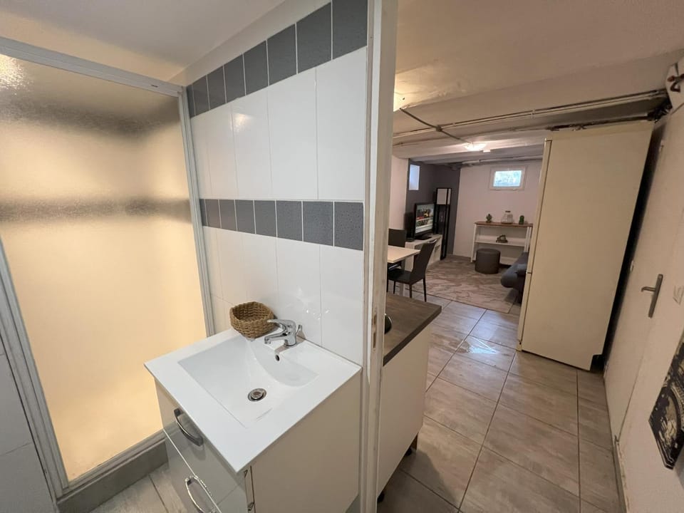 Paradix - Appartement en demi sous-sol dans maison à Argenteuil Apartment in Île-de-France