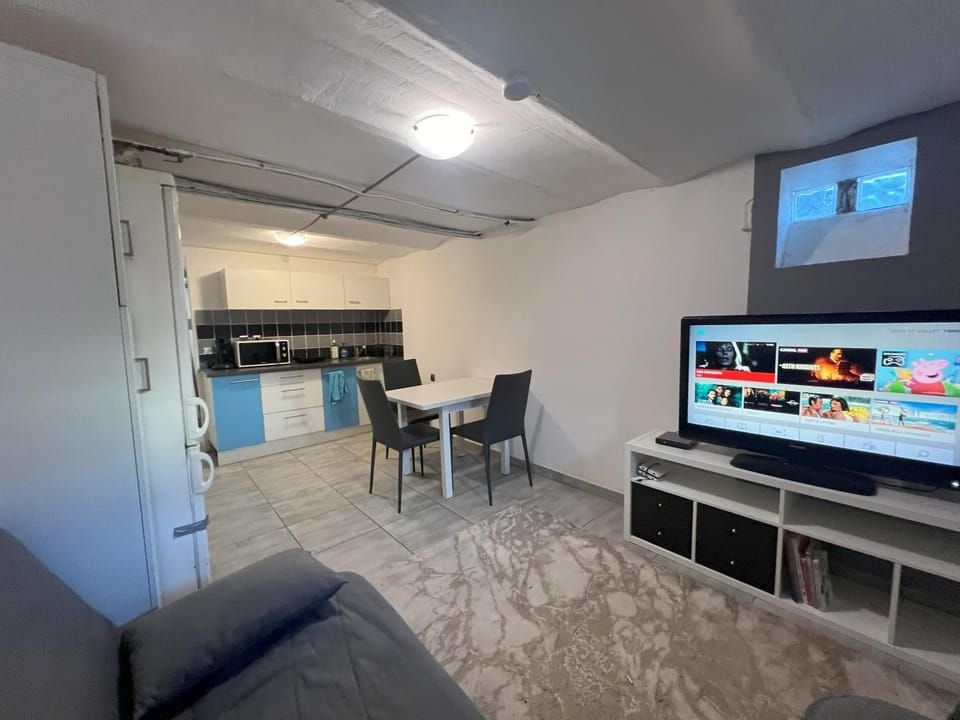 Paradix - Appartement en demi sous-sol dans maison à Argenteuil Apartment in Île-de-France