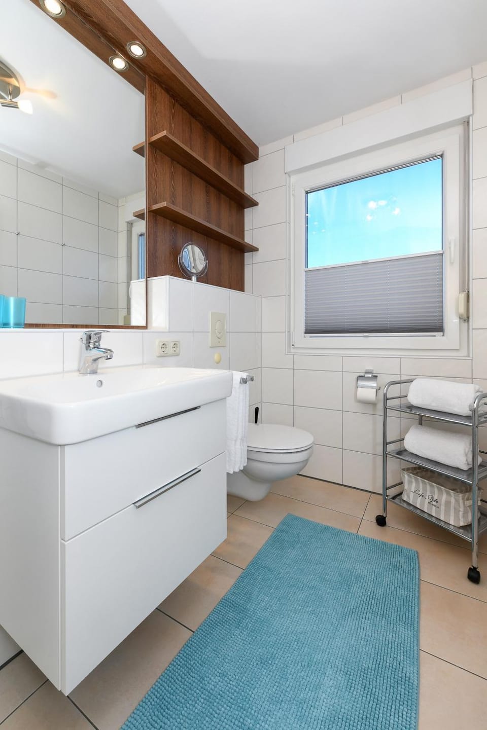 Toilet, Bathroom, towels