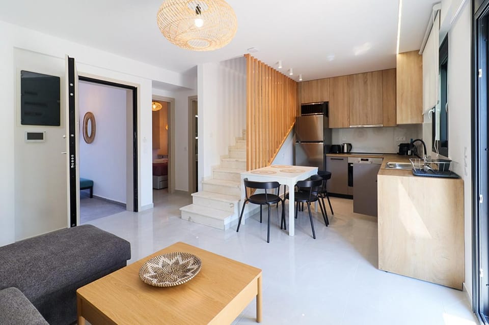 TV and multimedia, Kitchen or kitchenette, Living room, Seating area, Dining area, oven