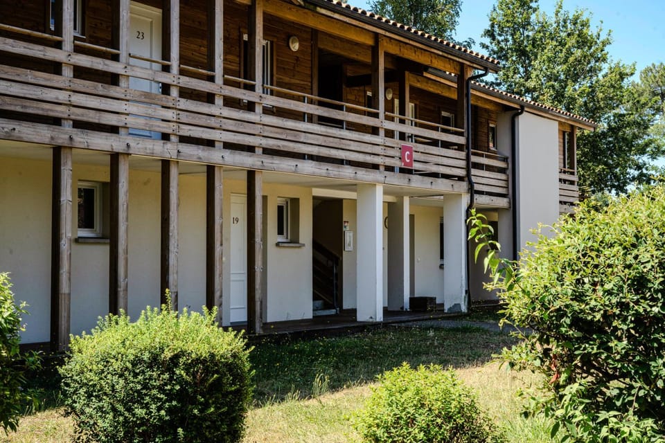 Property building, Day, Garden, Garden view
