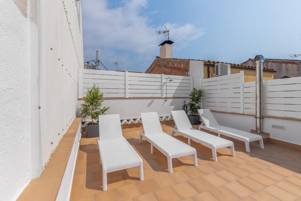 Property building, Balcony/Terrace, Living room
