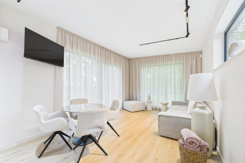 Communal lounge/ TV room, TV and multimedia, Living room, Seating area