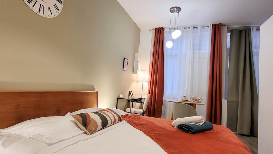 Bed, Decorative detail, Seating area, Dining area, towels