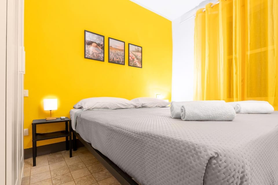 Bed, Decorative detail, Bedroom, towels