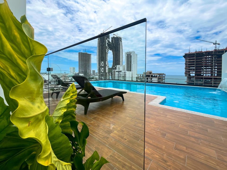 View (from property/room), Balcony/Terrace, City view, Sea view, Swimming pool, sunbed