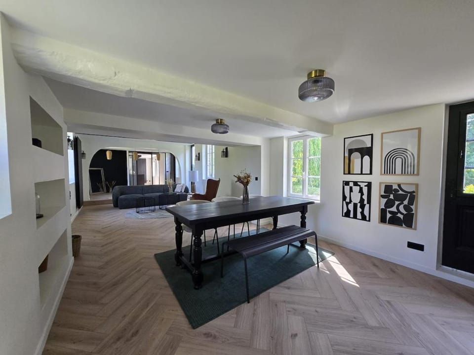 Living room, Seating area, Dining area