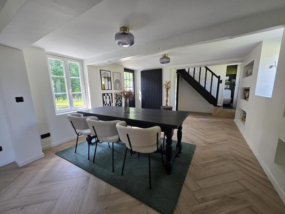 Living room, Seating area, Dining area