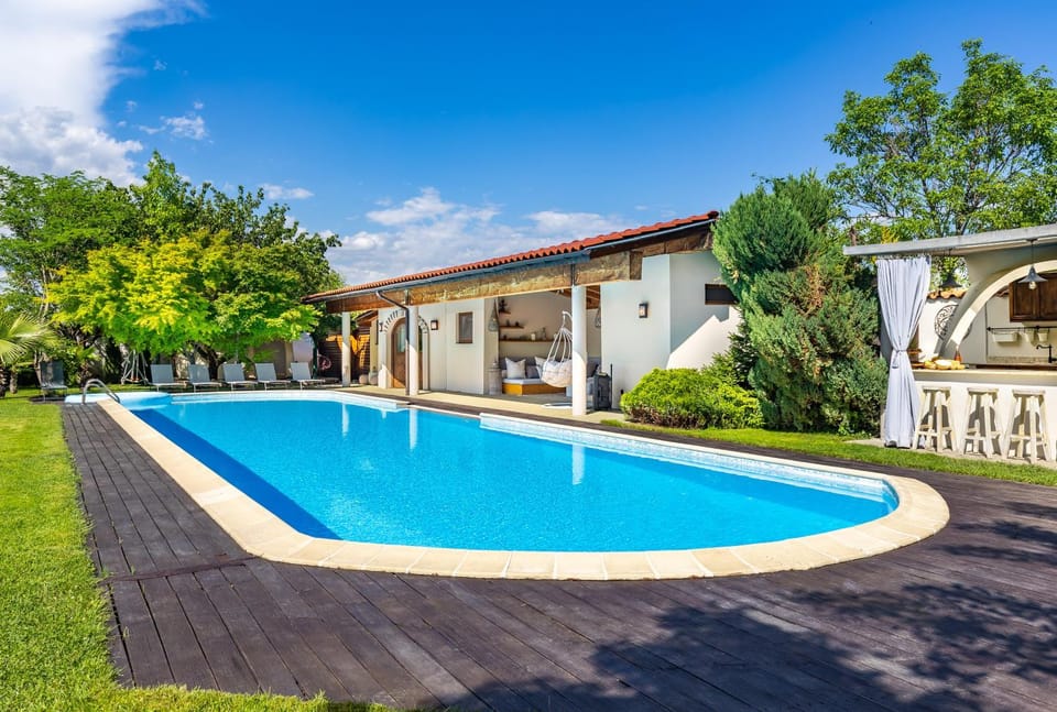 Glamping Villa with mineral Pool near Sofia,Plovdiv House in Bulgaria