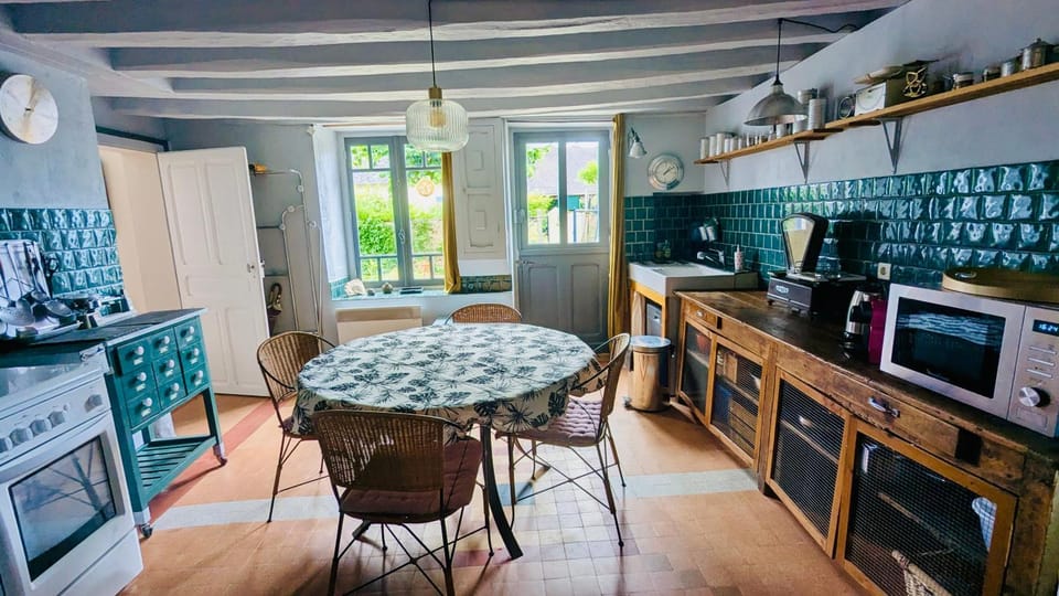 Kitchen or kitchenette, dishwasher, oven, stove, toaster