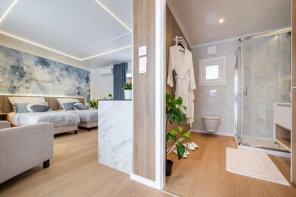 Toilet, Bathroom, Bedroom