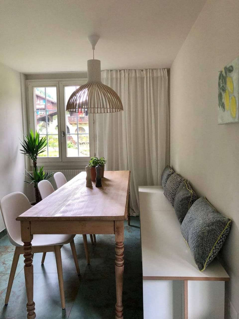 Waterfall Views-Stylish Design-Big Comfy Bed Apartment in Lauterbrunnen