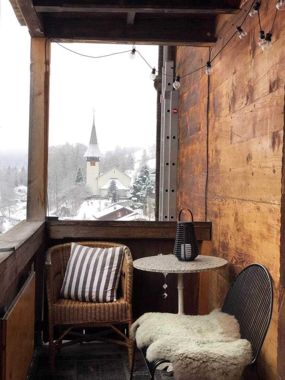 Waterfall Views-Stylish Design-Big Comfy Bed Apartment in Lauterbrunnen