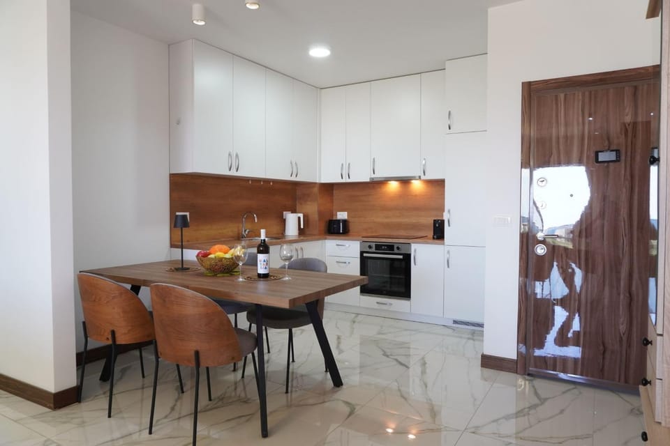 Kitchen or kitchenette, Dining area, dishwasher, pet friendly, stove