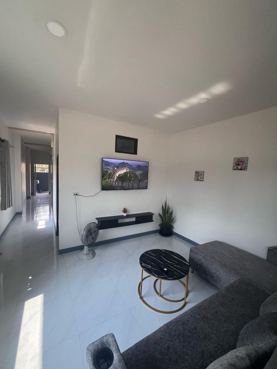 Communal lounge/ TV room, TV and multimedia, Living room, Seating area, Evening entertainment