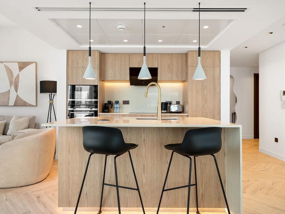 Kitchen or kitchenette, Seating area, minibar, stove
