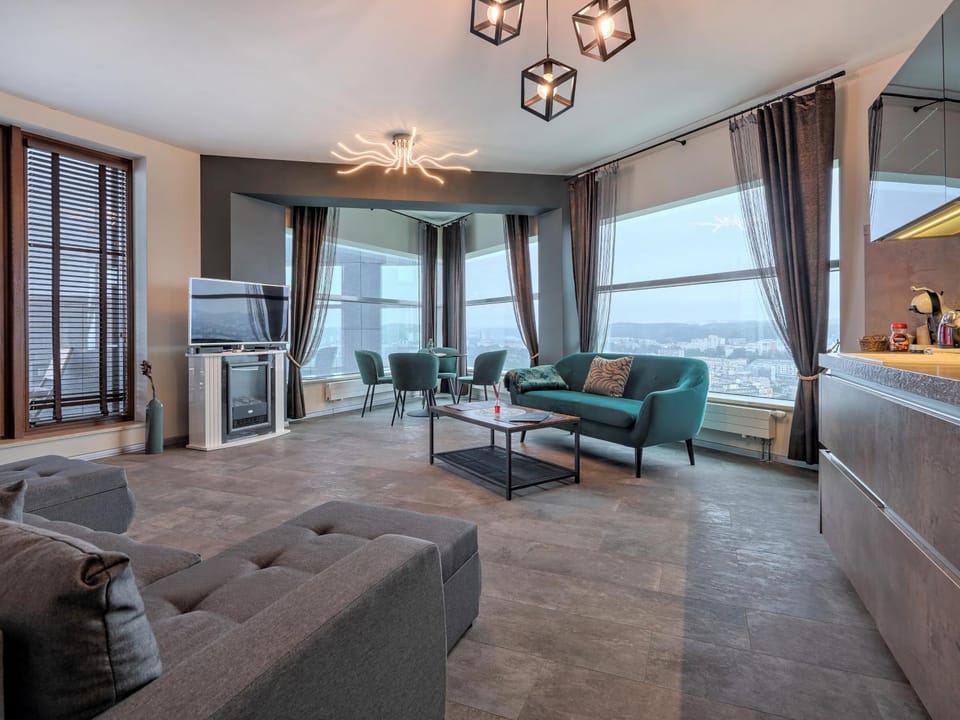 TV and multimedia, Kitchen or kitchenette, Living room, Seating area, fireplace