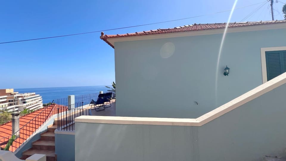 Property building, Natural landscape, Balcony/Terrace, Sea view
