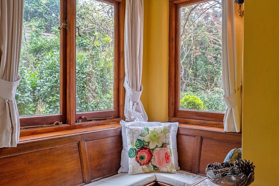 Garden, Living room, Seating area