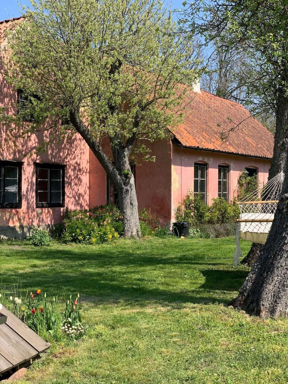 Property building, Day, Garden, Garden view