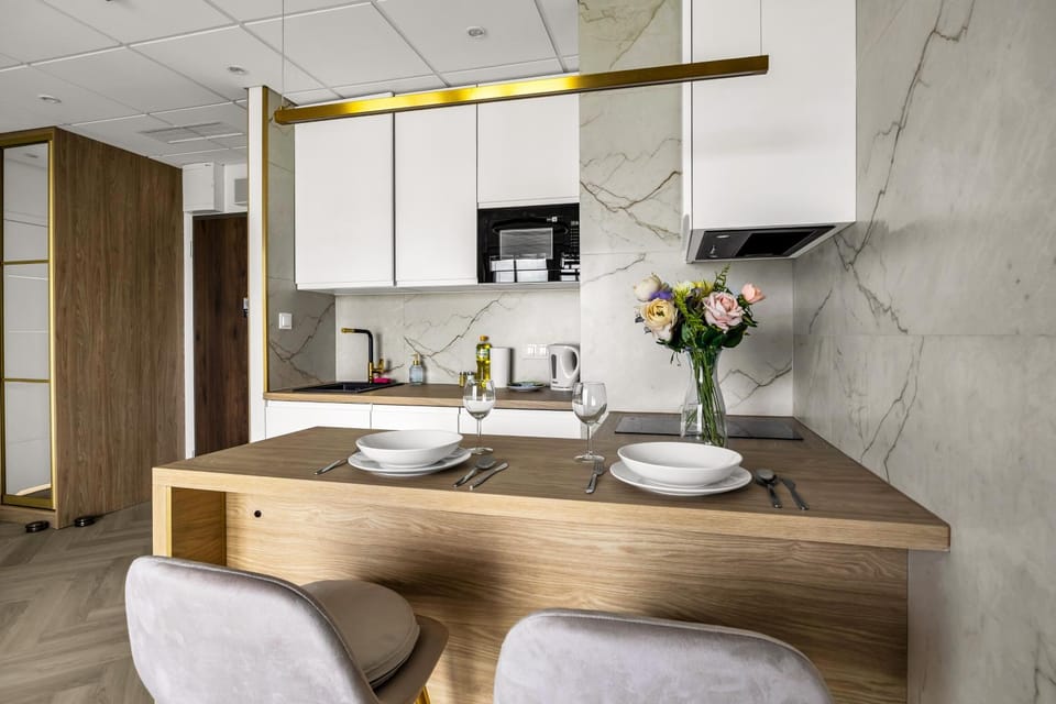 Coffee/tea facilities, Kitchen or kitchenette, Living room, Seating area, Dining area