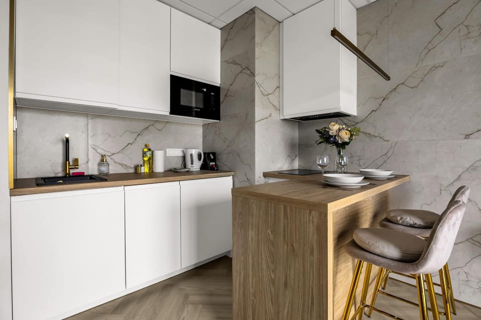Kitchen or kitchenette, Dining area, stove